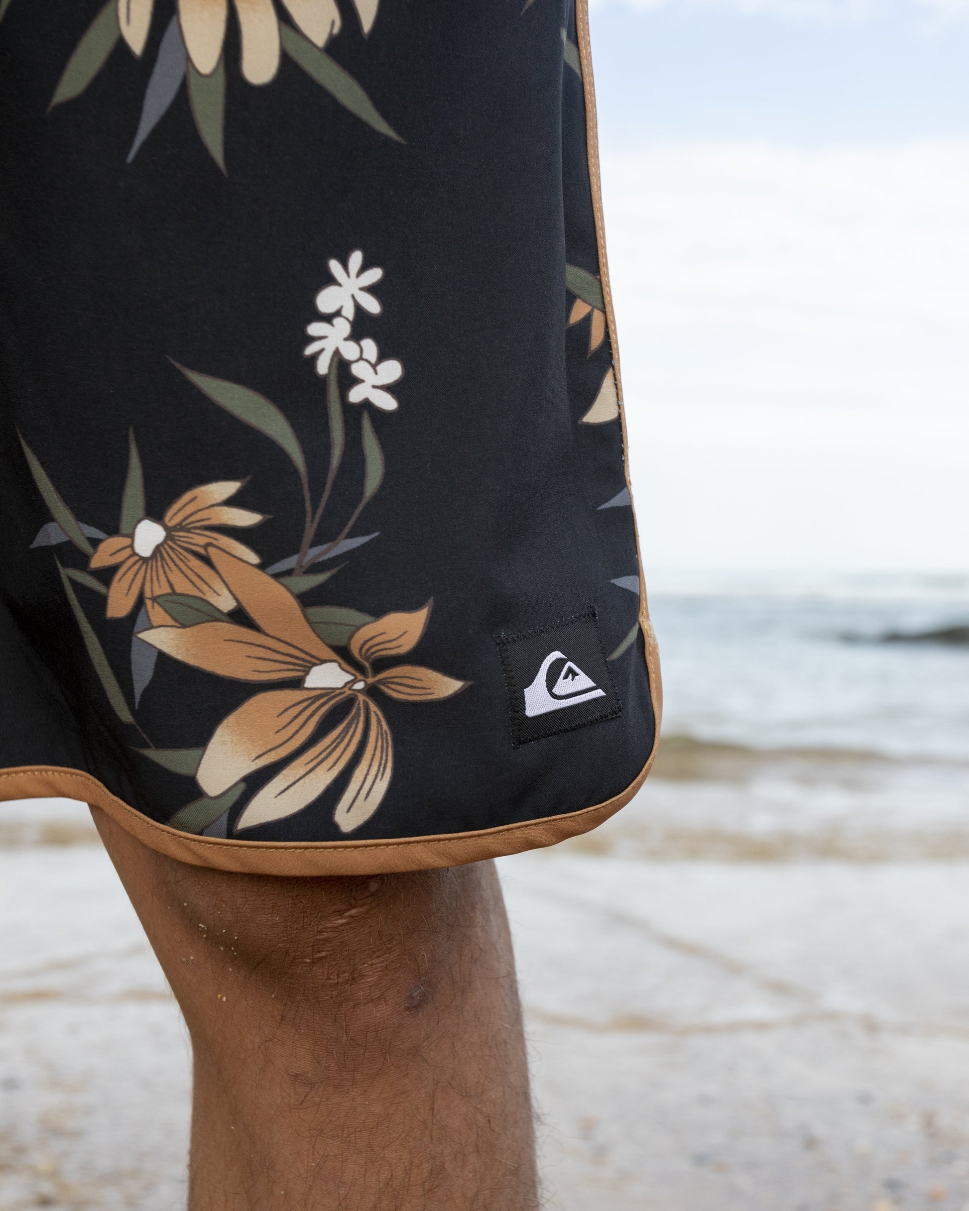 Quick Silver Everyday Coastal Flora 17" Swim Trunks - Black