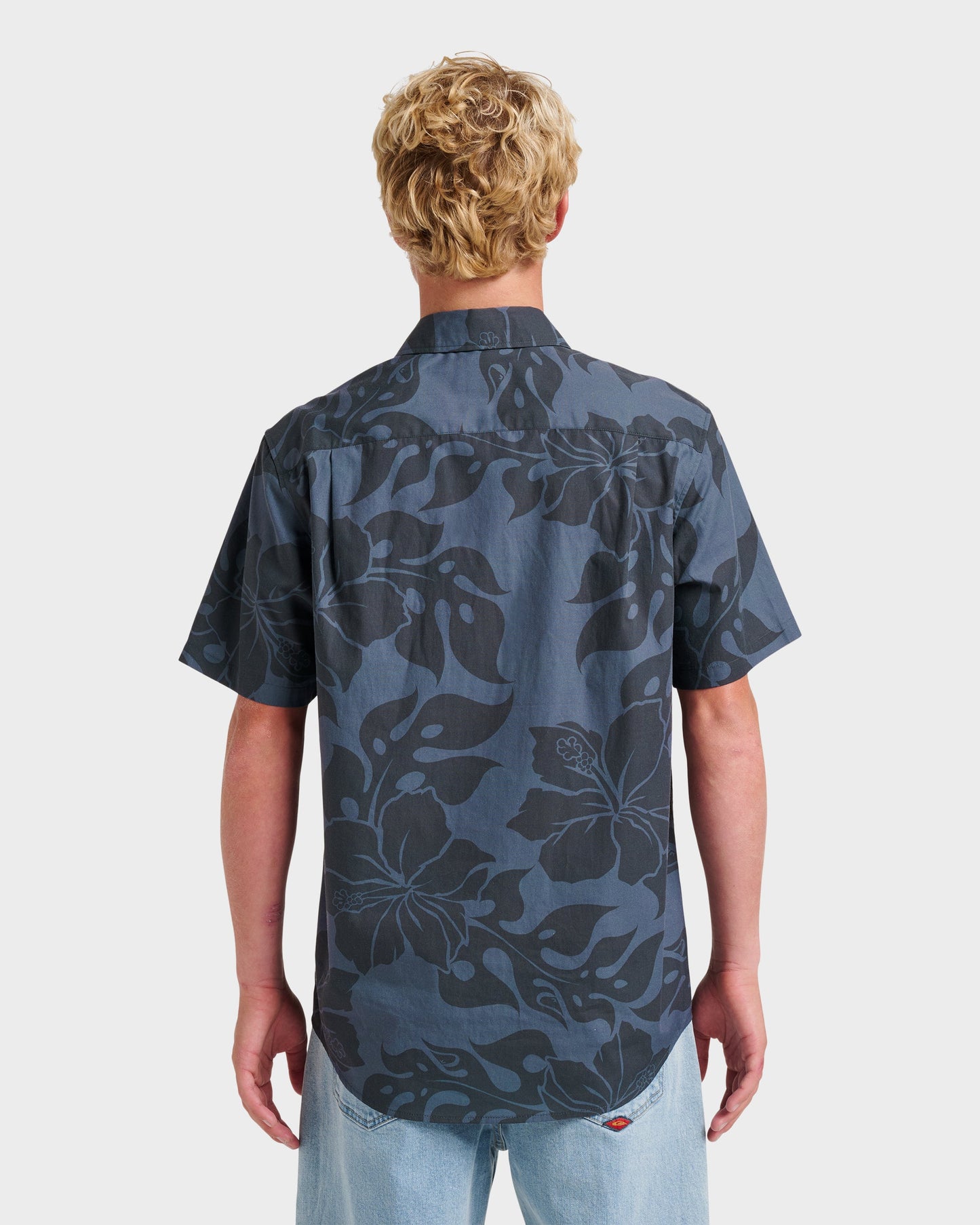 Quick Silver Oceanview Classic Short Sleeve Shirt - Phantom