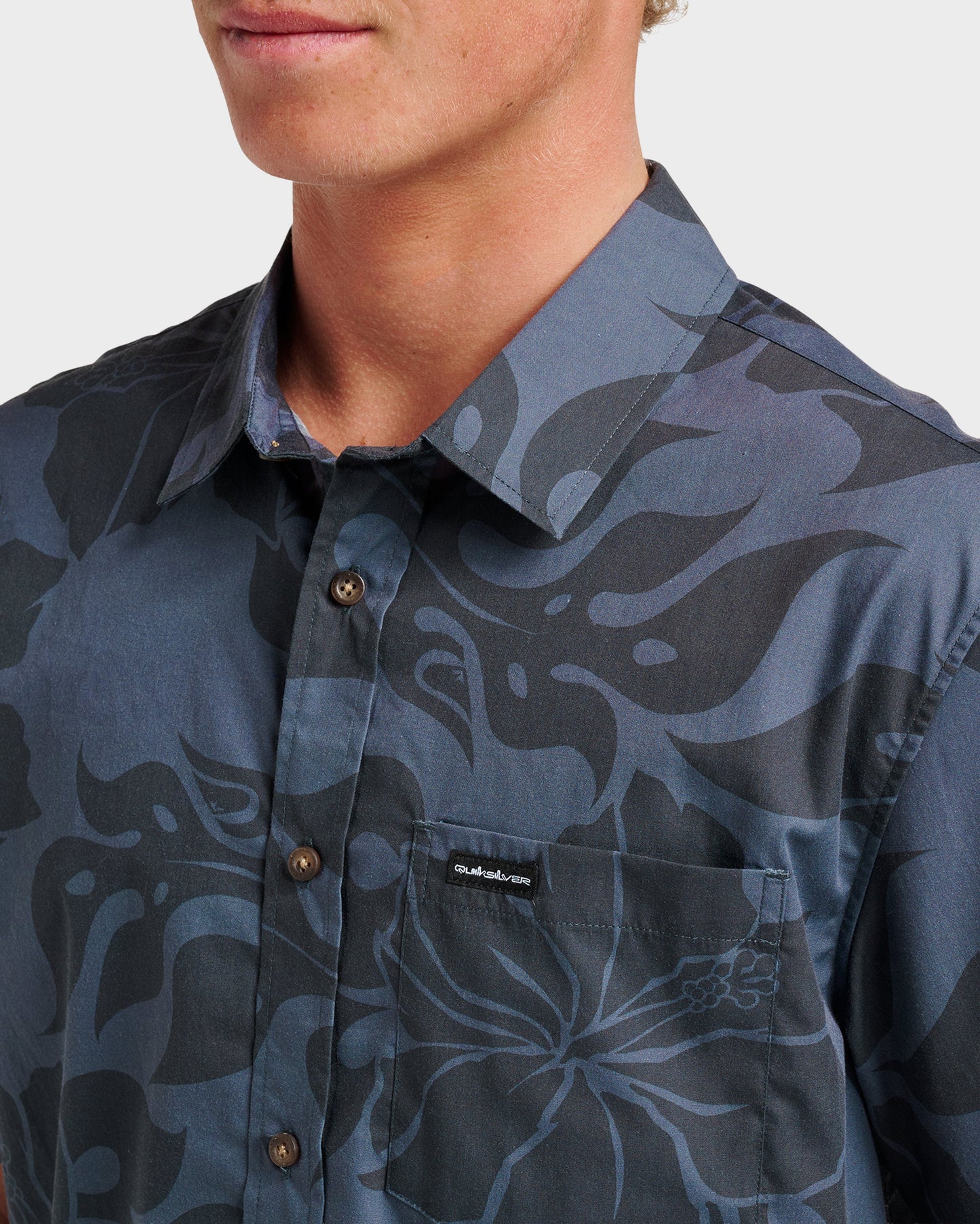 Quick Silver Oceanview Classic Short Sleeve Shirt - Phantom